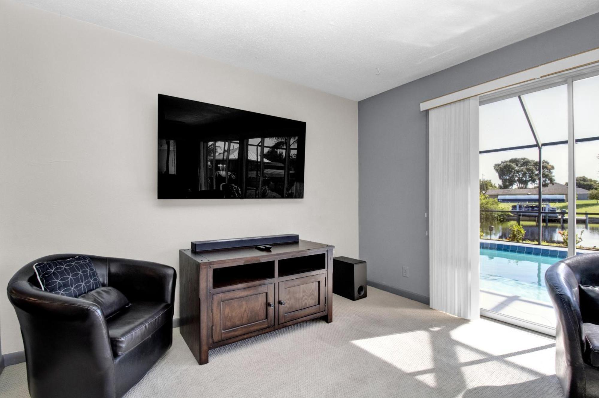 Pet Friendly Canal Front 3-Bedroom Grand Villa With Pool, Linai And Dock Port Charlotte Exterior foto